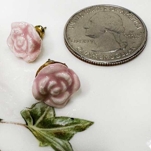 Source Unknown Jewelry - VINTAGE - Charming Post Earrings - Pale Pink Ceramic Roses